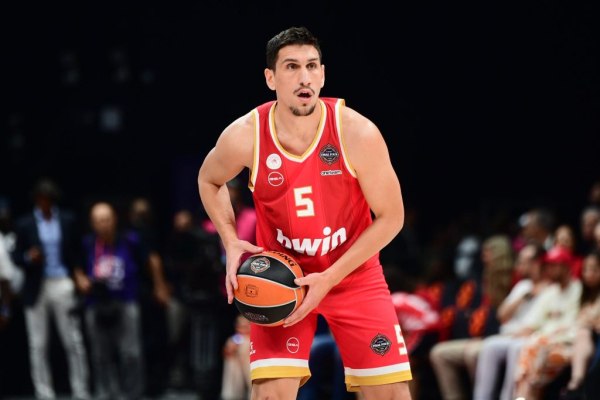 Ο Ολυμπιακός ανακοίνωσε την επέκταση του συμβολαίου του Λαρεντζάκη