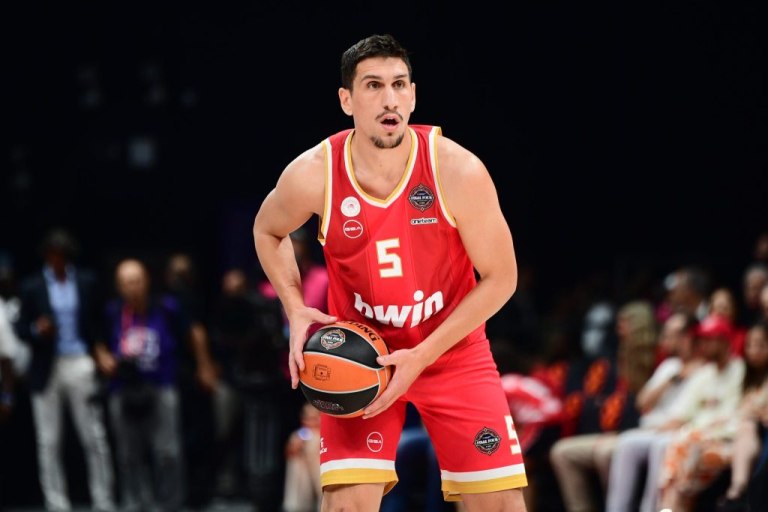 Ο Ολυμπιακός ανακοίνωσε την επέκταση του συμβολαίου του Λαρεντζάκη