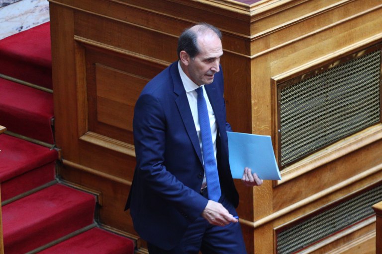 Kids Save Lives για θάνατο Βεσυρόπουλου: Χωρίς απινιδωτή «έφυγε» ο «πολιτικός των απινιδωτών»