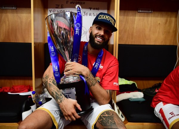 Στη Μύκονο για τις καλοκαιρινές διακοπές του ο Εβάν Φουρνιέ