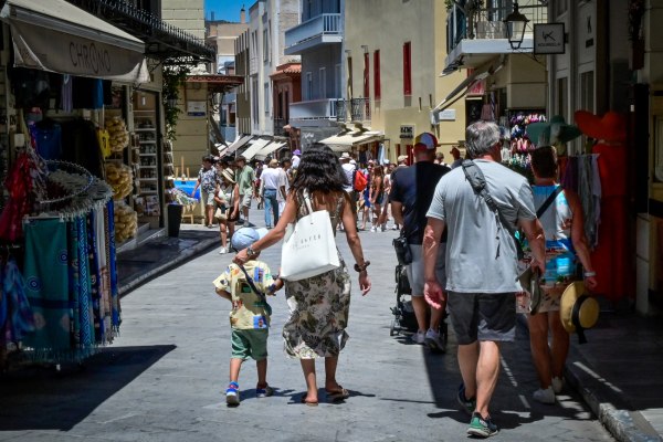 Υπερτουρισμός: Ασφυκτιούν ιστορικές συνοικίες της Αθήνας