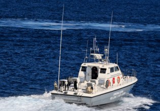 Χίος: Υπό κράτηση 4 αστυνομικοί που ήταν στο πλοίο όταν πήδηξε στη θάλασσα ο κρατούμενος