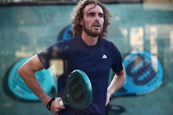 Τσιτσιπάς: «Μου είχε λείψει ο πατέρας μου, υπέροχο που τον έχω ξανά στην ομάδα μου» (vid)