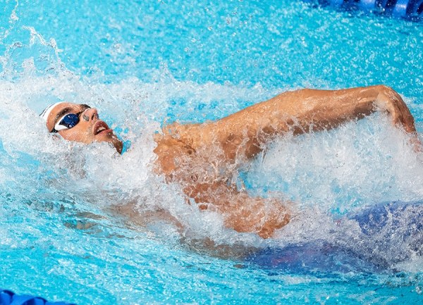 Ο Απόστολος Χρήστου προκρίθηκε στον τελικό των 50μ. ύπτιο στο Παγκόσμιο της Σιγκαπούρης (vids)