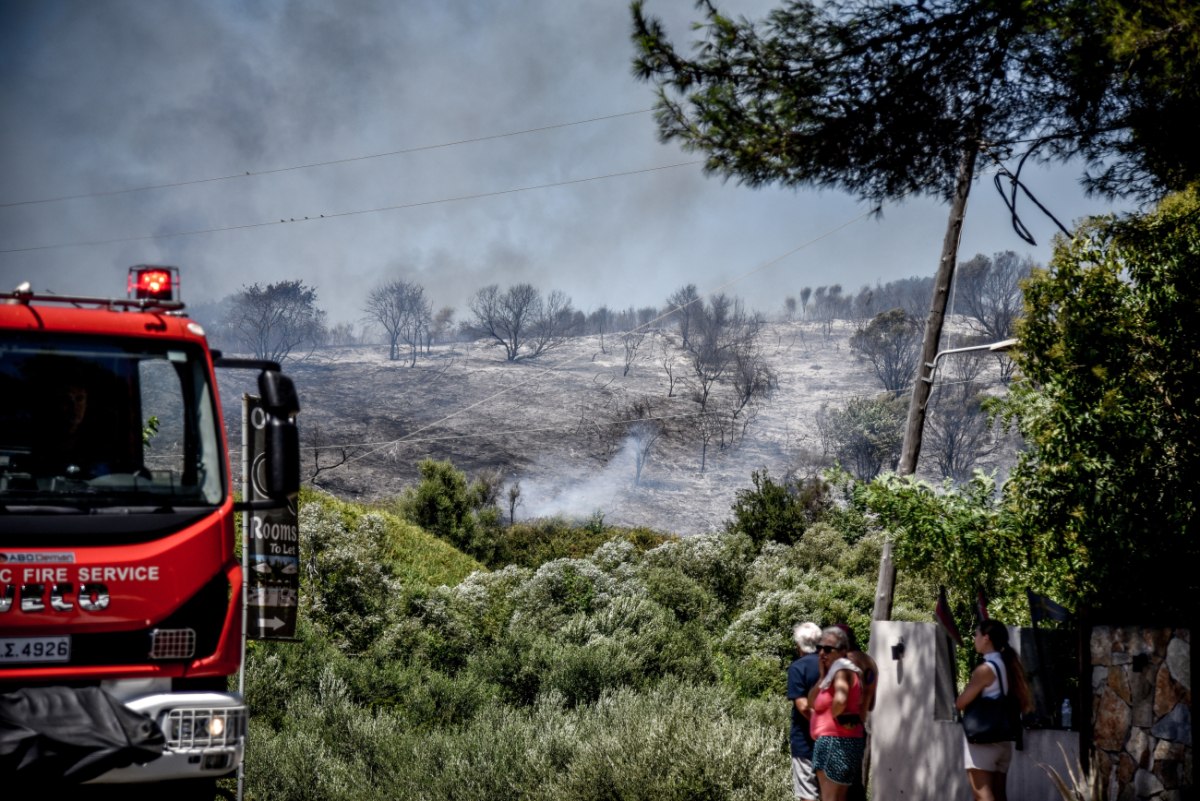 Συλλήψεις για εμπρησμούς σε Αχαρνές, Ηράκλειο και Άρτα – Επιβλήθηκαν πρόστιμα
