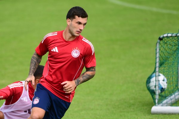 Με βασικό τον Στρεφέτσα ο Ολυμπιακός – Αυτή είναι η ενδεκάδα κόντρα στην Ντεν Χάαγκ (pic)