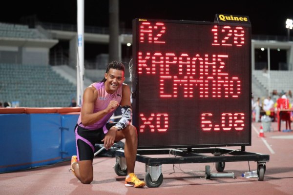 Η αναμνηστική φωτογραφία του Καραλή δίπλα στο ρεκόρ (vid)