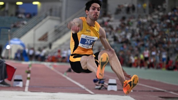 Ένα έγκυρο άλμα στα 8,12μ. ήταν αρκετό προκειμένου ο Μίλτος Τεντόγλου να κατακτήσει τον 8ο εγχώριο τίτλο του στο μήκος, στον τελικό του μήκος που έγινε στο Πανθεσσαλικό στάδιο.