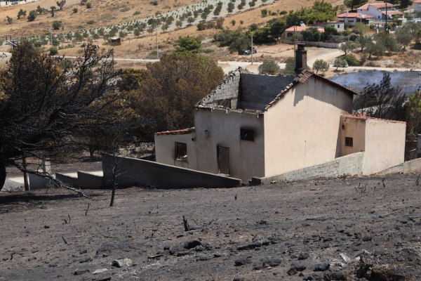 Πυρόπληκτοι: Ξεκίνησαν οι αιτήσεις για οικοσκευή και επίδομα πρώτων αναγκών – Πώς θα γίνουν οι πληρωμές