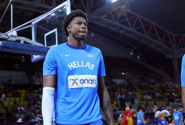 Εντυπωσιακό κάρφωμα από τον Κώστα Αντετοκούνμπο (vids)