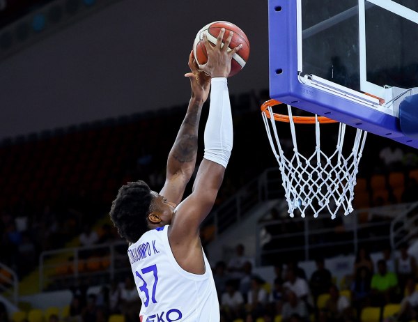 Εξαιρετική συνεργασία Ντόρσεϊ – Αντετοκούνμπο κόντρα στο Ισραήλ (vids)