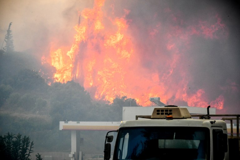 Πολύ υψηλός κίνδυνος πυρκαγιάς σε δέκα περιφέρειες – Απαγόρευση κυκλοφορίας σε δάση