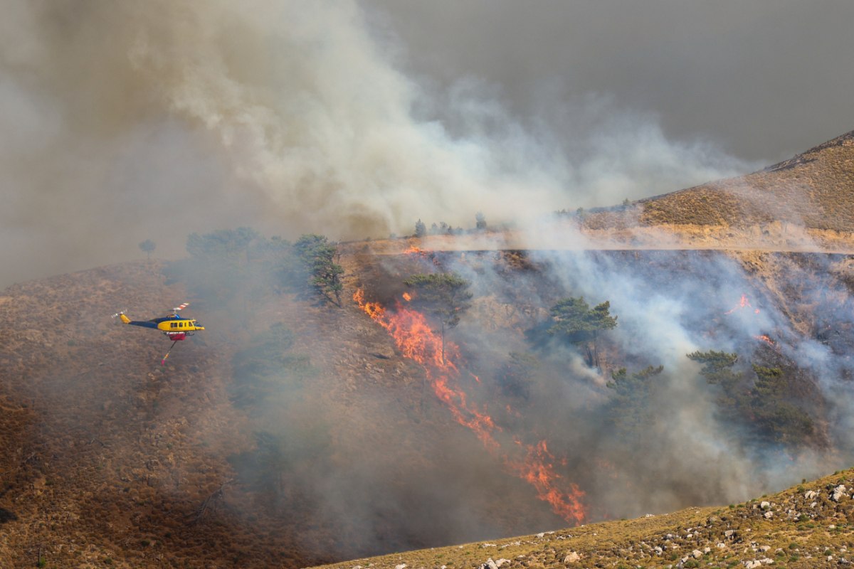 Σχεδόν 100.000 στρέμματα έχουν επηρεαστεί από τις πυρκαγιές των δύο τελευταίων ημερών (δορυφορικές εικόνες)