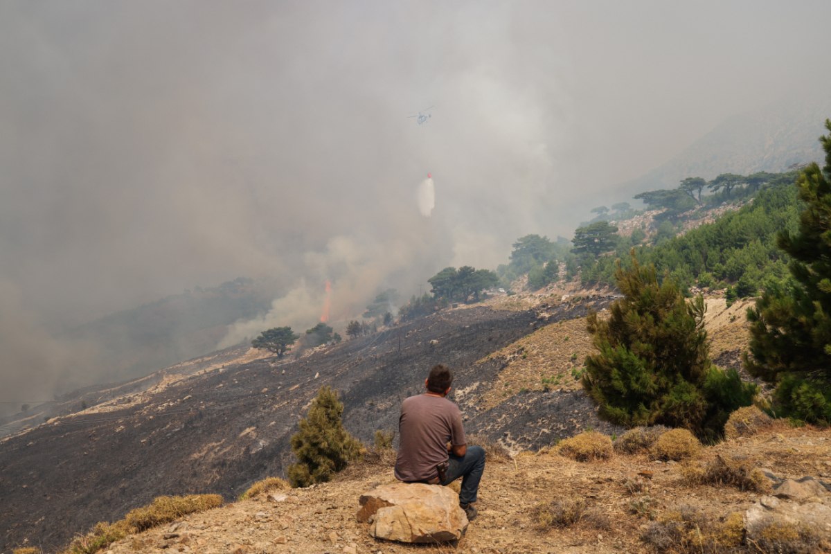 «Μεγάλη ζημιά στη Χίο» λέει ο Μουτζούρης – «Εκτός κλίματος οι δηλώσεις Βούλτεψη»