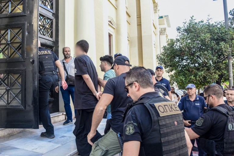 Απολογούνται οι εμπρηστές της Πάτρας – Η ομολογία, τα κενά μνήμης και ο ρόλος των κατοίκων