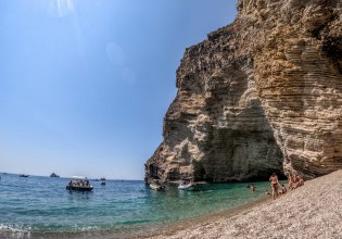 Κόντρα Σκέρτσου – Τσουκαλά για τις διακοπές του 46% – «Η κυβέρνηση Μητσοτάκη έχει βάλει πολύ χαμηλά τον πήχη»