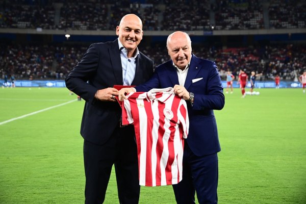 Αντάλλαξαν δώρα Ολυμπιακός και Ίντερ (pics)