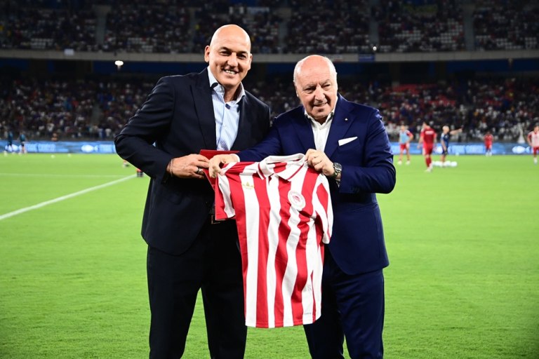 Αντάλλαξαν δώρα Ολυμπιακός και Ίντερ (pics)