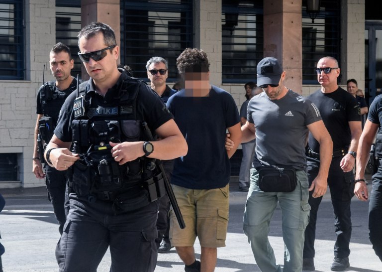 Πάτρα: Προφυλακίστηκαν οι δύο νεαροί για τη φωτιά στο Γηροκομείο