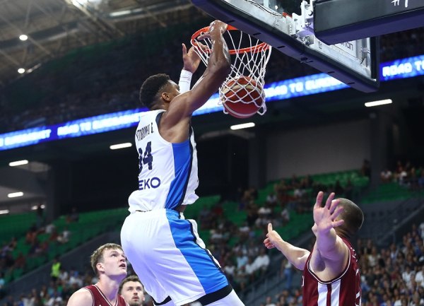 Στο ΟΑΚΑ για να δει το Ελλάδα – Λετονία ο Εμμανουήλ Καραλής (pic)