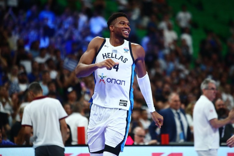 Οι πρωταγωνιστές του Eurobasket υποκλίνονται στον Γιάννη Αντετοκούνμπο
