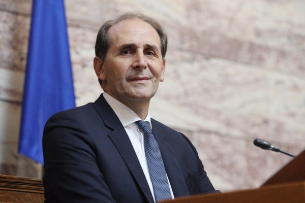 Ο πολιτικός κόσμος αποχαιρετά με θλίψη τον Απόστολο Βεσυρόπουλο