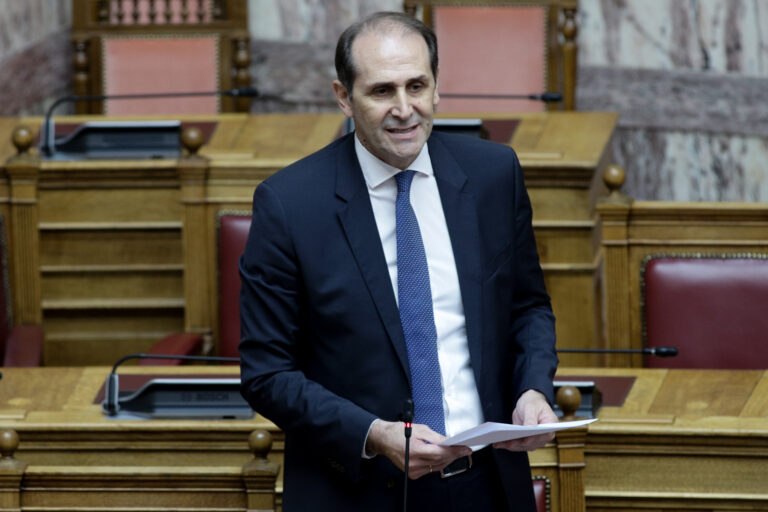 Απόστολος Βεσυρόπουλος: Σε 20 λεπτά έφθασε το ασθενοφόρο – Η ανακοίνωση του υπουργείου Υγείας