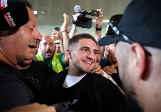 ΠΑΟΚ: «Θερμή» υποδοχή σε Ζαφείρη κατά την άφιξή του στη Θεσσαλονίκη (pics)