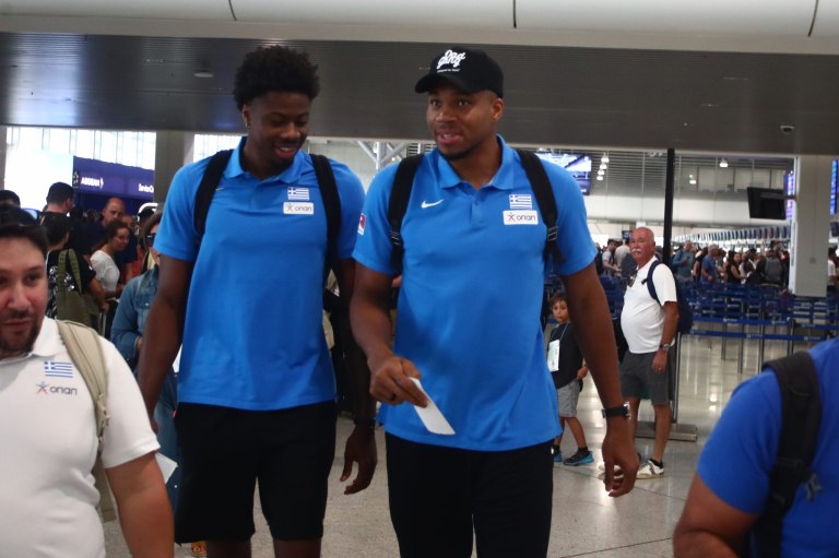 «Πέταξε» για Κύπρο και για διάκριση στο Eurobasket η Εθνική (pics)