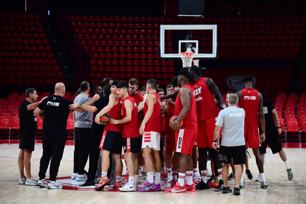 Ξεκίνησε την προετοιμασία του ο Ολυμπιακός – Νέα πρόσωπα στο ΣΕΦ (pics)