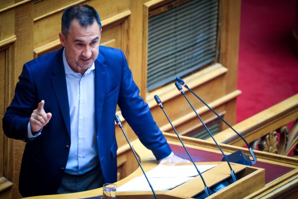 Χαρίτσης: Υποκλοπές, ΟΠΕΚΕΠΕ, Τέμπη, καρτέλ σε ενέργεια και σούπερ μάρκετ – Η ΝΔ θεωρεί το κράτος τσιφλίκι της
