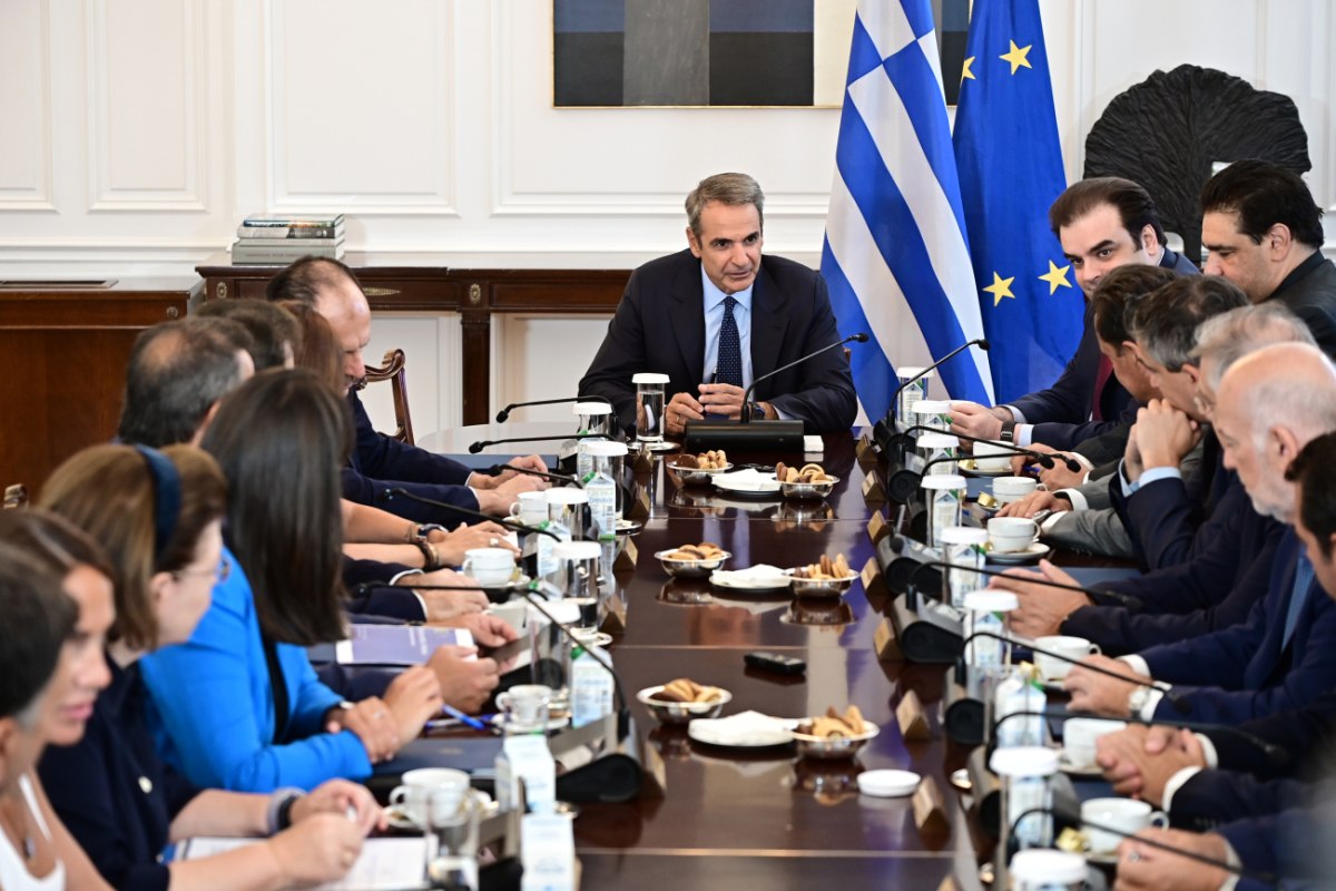 Ευχολόγια Μητσοτάκη για «βελτίωση καθημερινότητας» και αντιστροφή πραγματικότητας για τα μη κρατικά πανεπιστήμια