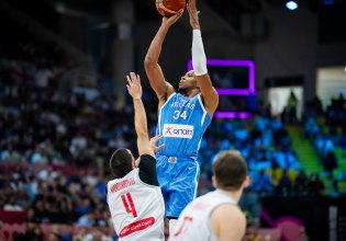 H FIBA για τη σούπερ εμφάνιση με Γεωργία: «Ο Γιάννης βάζει και τρίποντα. Απλά δώστε το τρόπαιο στην Ελλάδα»