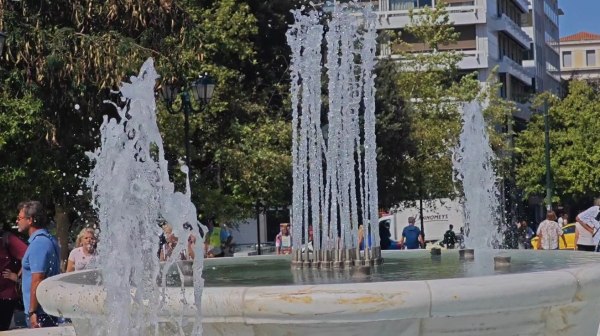 Επαναλειτουργεί το εμβληματικό σιντριβάνι της πλατείας Συντάγματος – Συντηρήθηκε μετά από 153 χρόνια