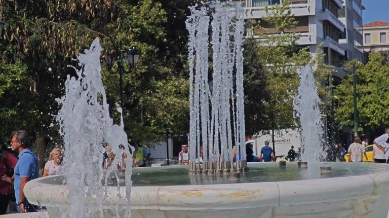 Επαναλειτουργεί το εμβληματικό σιντριβάνι της πλατείας Συντάγματος – Συντηρήθηκε μετά από 153 χρόνια