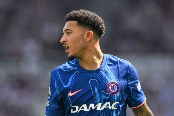 Η Ρόμα ενισχύεται στα εξτρέμ με Σάντσο και Μπέιλι