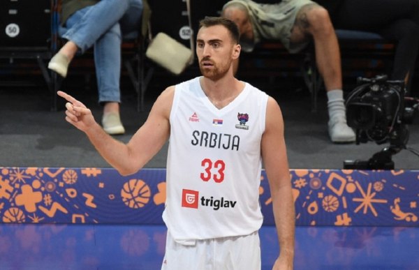 Μιλουτίνοφ: «Πολύ δυνατός αντίπαλος η Ελλάδα – Ελπίζαμε ότι ο Γιάννης θα έπαιζε»