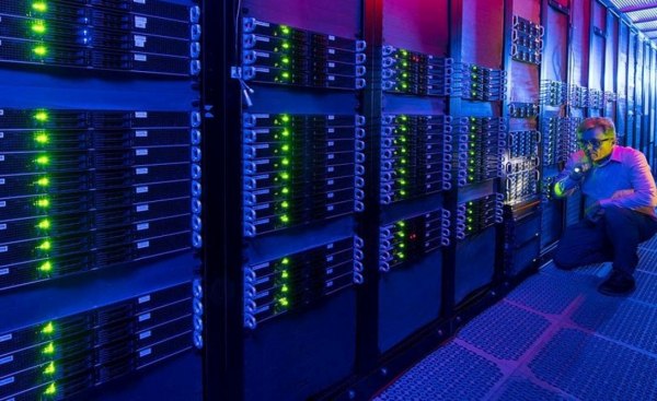 Η έλλειψη ενέργειας αναγκάζει την Google να βάλει κόφτη στην ΑΙ