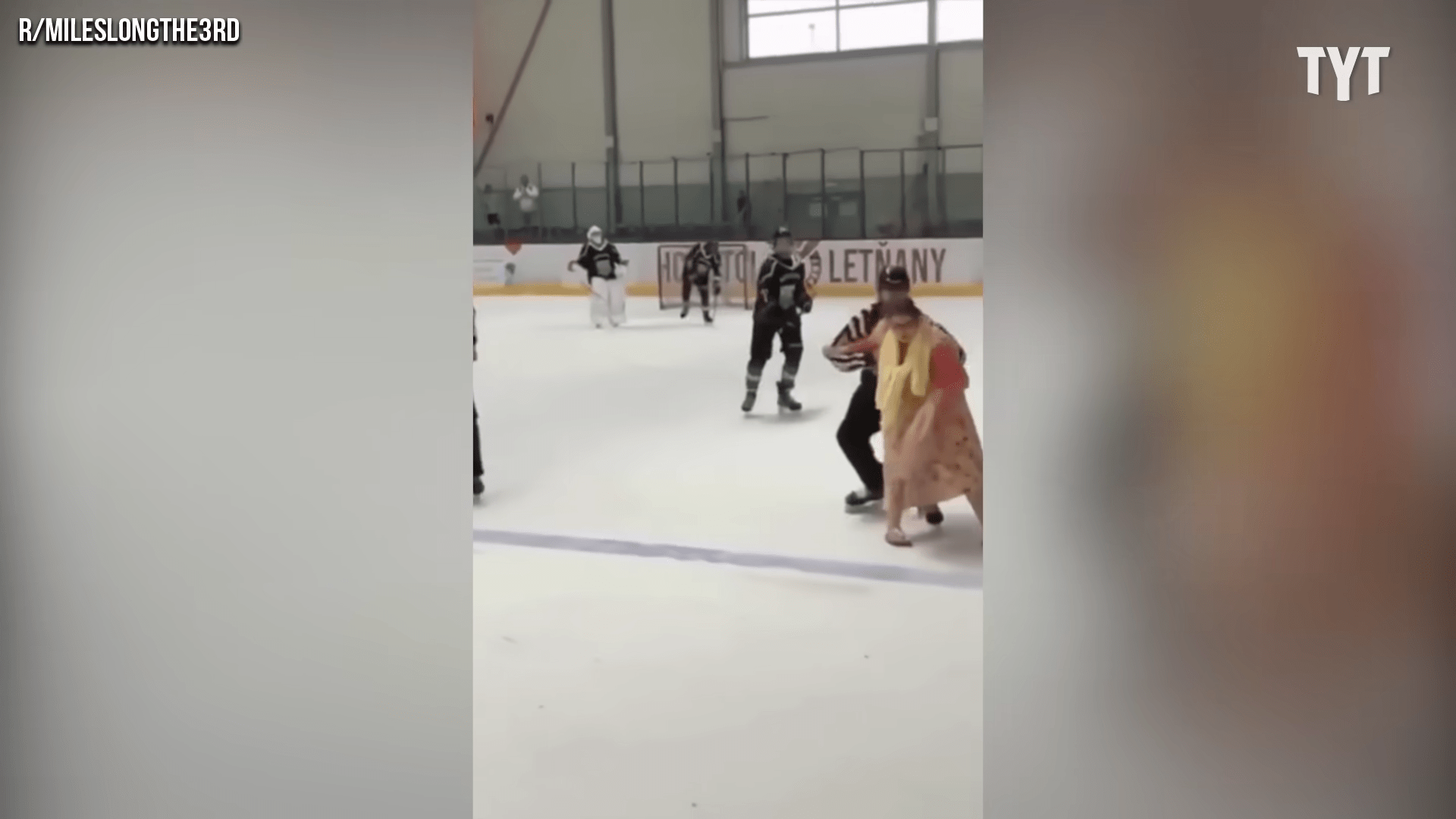 Έπος: Μητέρα παίκτη εισέβαλλε σε αγώνα χόκεϊ για να διαμαρτυρηθεί στον διαιτητή (vid)