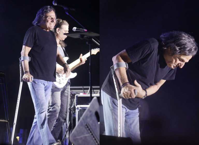 Ο Βασίλης Παπακωνσταντίνου με πατερίτσα σε συναυλία του στο Ναύπλιο