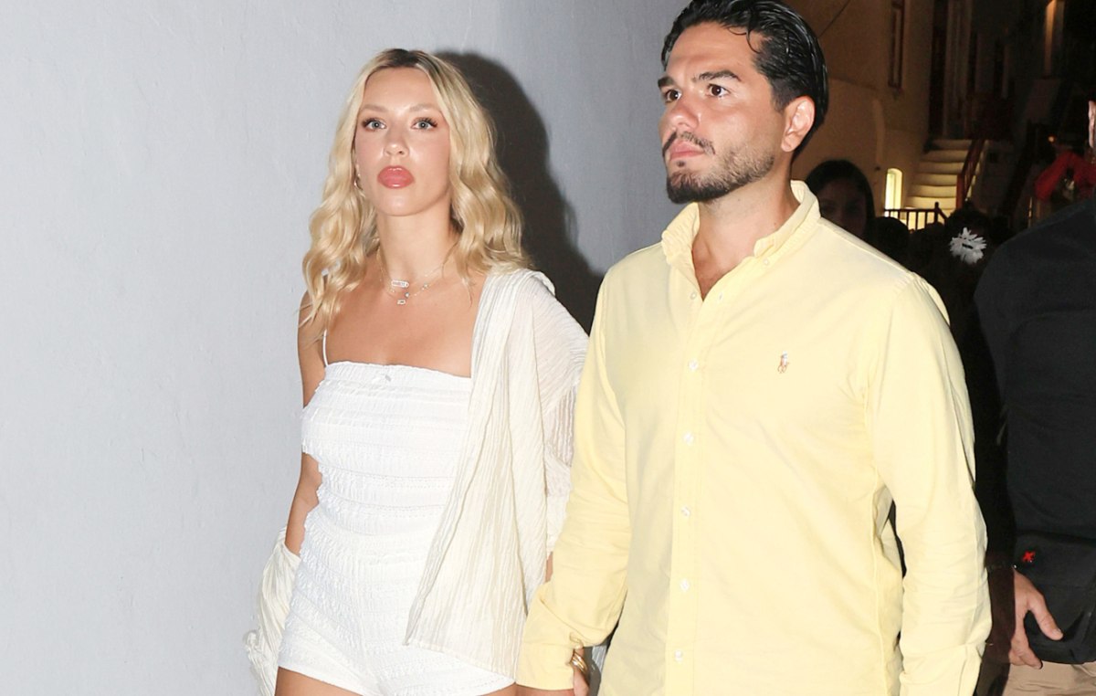 Μύκονος: Ερωτευμένα ζευγάρια απολαμβάνουν τις αυγουστιάτικες διακοπές τους