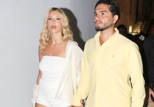 Μύκονος: Ερωτευμένα ζευγάρια απολαμβάνουν τις αυγουστιάτικες διακοπές τους