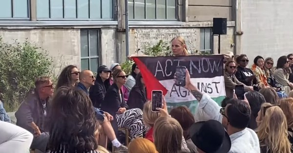 Μοντέλο σηκώνει σημαία της Παλαιστίνης στην Εβδομάδα Μόδας της Κοπεγχάγης – «Δράστε τώρα»