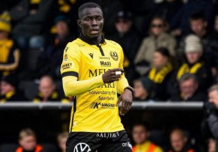 Ο Αμπντουλί Μανέ φτάνει στην Αθήνα για τον Ολυμπιακό