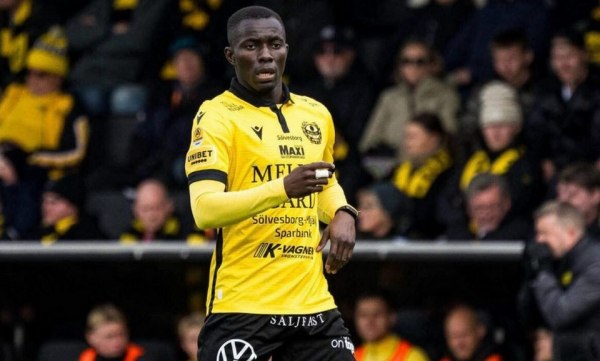 Ο Αμπντουλί Μανέ φτάνει στην Αθήνα για τον Ολυμπιακό