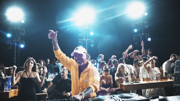 Cavo Paradiso – 30 Years of History: Η ιστορία του «ναού» της διασκέδασης σε 55 λεπτά