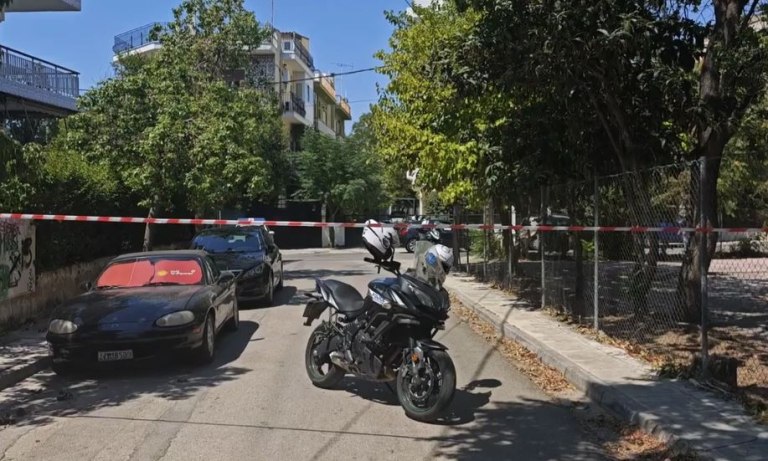 Χαλάνδρι: Άγρια δολοφονία 47χρονης γυναίκας στη μέση του δρόμου – Την μαχαίρωσε 28χρονος