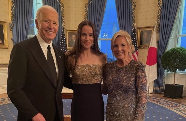 Άσλεϊ Μπάιντεν: Δημοσίευσε φωτογραφία του συζύγου της με άλλη γυναίκα και μετά τον χώρισε