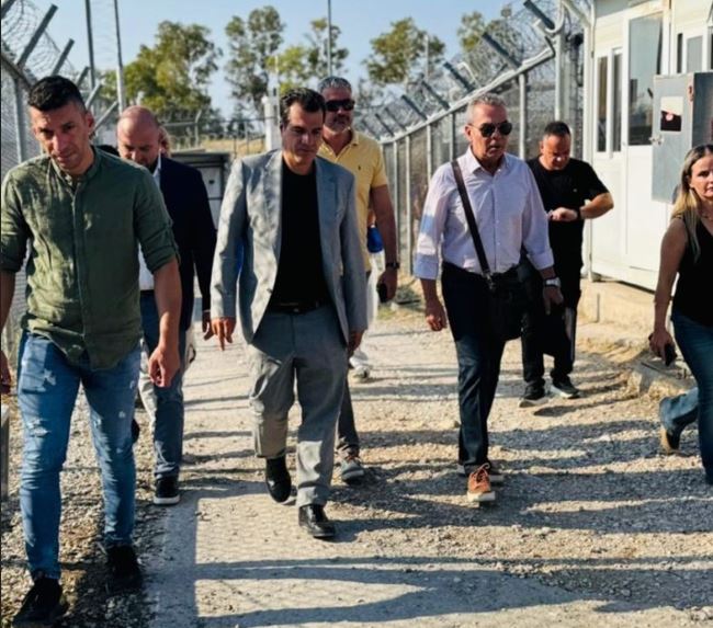 Πλεύρης: Νέο σόου σε ακροδεξιό φόντο – «Περιοδεία» σε κέντρα κράτησης με ευθείες απειλές κατά μεταναστών