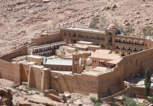 Ένταση στη Μονή Σινά: Κινδυνεύει η ζωή μου λέει ο Αρχιεπίσκοπος – Τι υποστηρίζουν οι αμφισβητίες μοναχοί